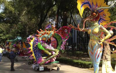 日本のお盆と同じように先祖を供養するメキシコの伝統の祝日～死者の日～にメキシコシティへ行って来ました 2012年10月