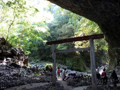 パワースポット・高千穂＜前編＞　八百万の神々に会いに！　天岩戸神社と天安川原　＜２０１２年再帰国編⑦＞