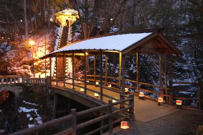 信州 山あいの湯治場の新年