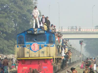 バングラで草の根国際交流の旅 (11)　ダッカ名物の列車