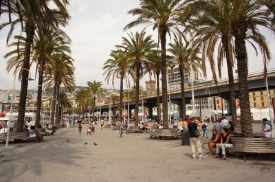 地中海沿岸鉄道の旅 − 港町ジェノバ、フェラーリ広場とポルトアンティコ