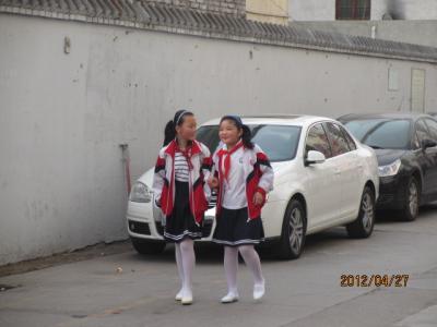 中国・歴史の旅（４２）洛陽の朝、登校の小学生。 