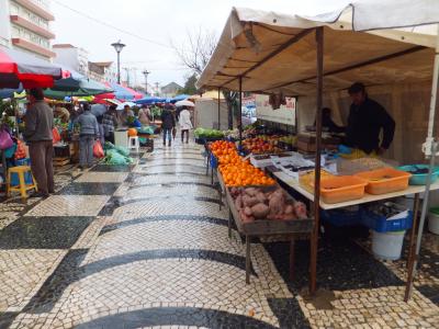 カルダス・ダ・ライーニャの朝市　[ポルトガル８日間]