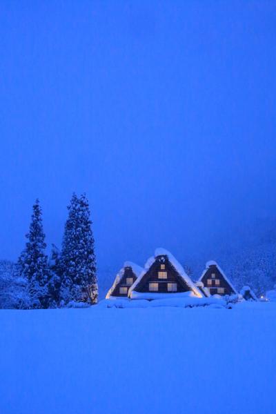 岐阜　雪の高山と白川郷のライトアップ