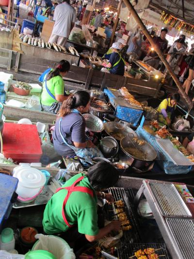 [Nakhon Pathom in Thaland] Rampayar Floating Market along Tarchin River 