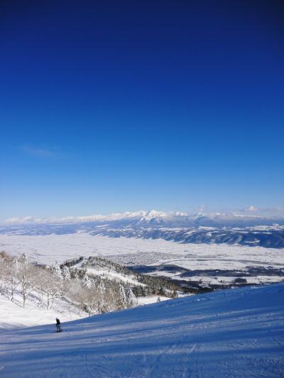 '12恒例冬の北海道旅行②～「２日目はクリスマスイブで，青天・絶景の富良野スキー場だったよ～」