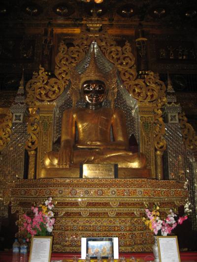 ミャウー　　ヤカイン州のマハム二仏像と街なみ