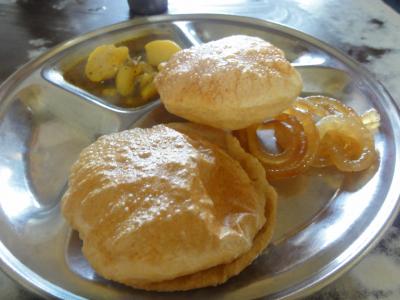 インド周遊(その39) 22日目・1 ブッダガヤ 朝のマハーポーディ寺院