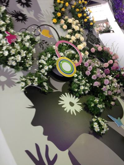 本日はバレンタインデー・と・春探しのお出かけはお花のイベントで、一足早い春を満喫