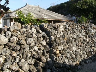 ゆるい島時間　浜比嘉島の集落にて