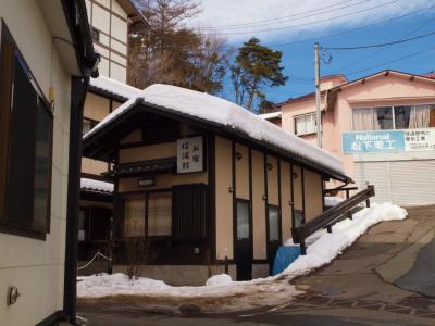 雪が見たくて　草津の街へ−１　湯畑まで （車窓から　八ツ場ダム工事）