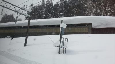 山形新幹線　大雪で一時立ち往生