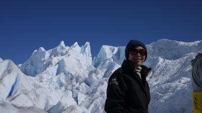 ファーストクラスで世界一周の途中、アルゼンチンでパタゴニア、ペリトモレノ氷河のトレッキングとオンザロックを楽しみました。