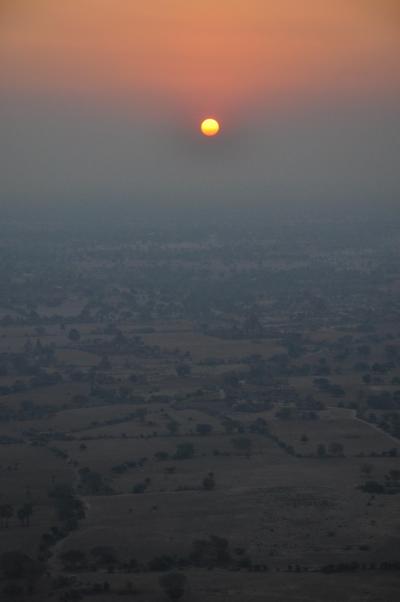 ミャンマー１人旅。バガン④（空を飛ぶって気持ちいい！熱気球）