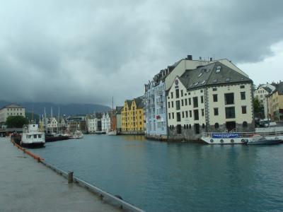 美しい港街オーレスン