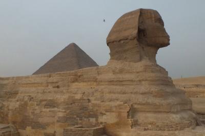 ギザの３大ピラミットとスフィンクス観光