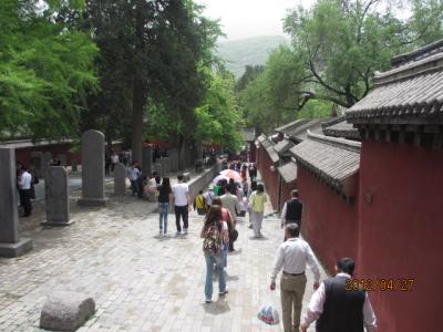 中国・歴史の旅（５６）少林寺境内を出る。