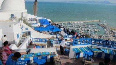 白と青の小さな楽園があるチュニジア周遊