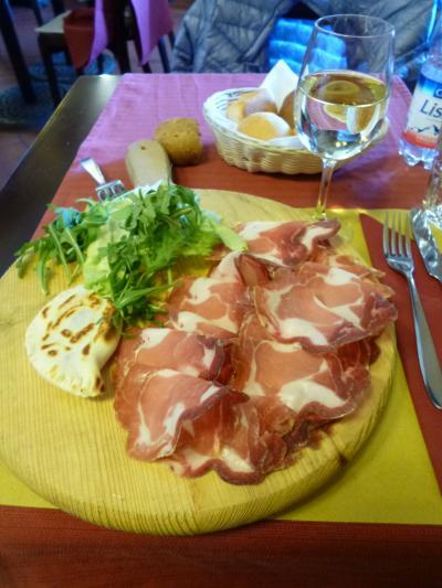 春の優雅なイタリア中部・サンマリノ巡り旅♪　Ｖｏｌ６１（第６日目昼）　☆サンマリノ：ミシュラン星付き「Rghi La Tverna」のタヴェルナでカジュアルなランチ♪