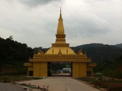 中国雲南省とラオスの国境越え