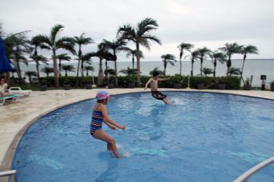 2013年4月 息子の高校合格祝いで石垣島家族旅行 5 最後にホテルで遊んでから帰京