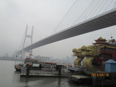 上海の黄浦江・南浦大橋・渡し舟・南陸線