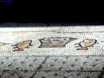 パンと魚の奇跡の教会 - Wikipedia