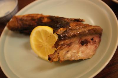 20130503 築地 連休中の臨時開市日は、高はしさんでかさご → かとうさんで、ぶりかま