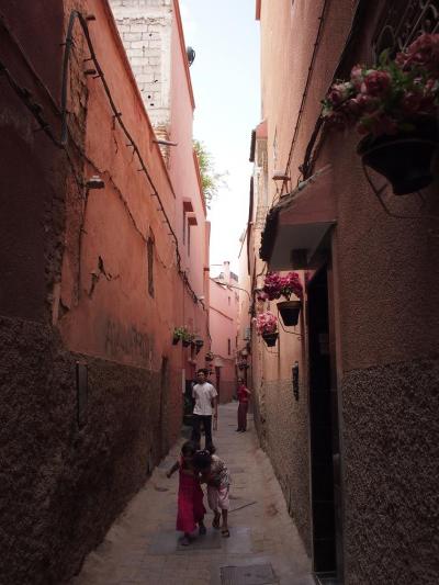 紅い街 マラケシュのメディナを歩く