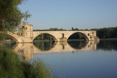 アヴィニヨンのメガネ橋(フランスの旅　帰国報告）Pont St.Benezet/Avignon