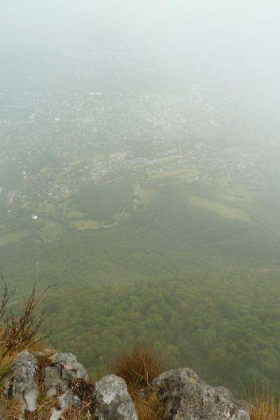 雨のシャムショード山塊