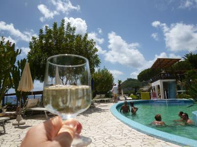 初夏の優雅なバカンス　ナポリのイスキア島♪　Ｖｏｌ３０（第５日目午前）　☆イスキア島サンタンジェロ：「Hotel Miramare Sea Resort」の朝食と温泉公園「Giardini Termali」で優雅に過ごす♪