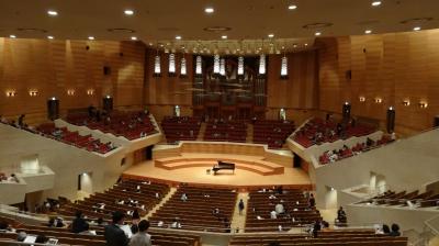 今日はひとりの休日！ 友人夫妻とランチをして夕刻から　　サントリーホールでフジコ・ヘミングを聴く