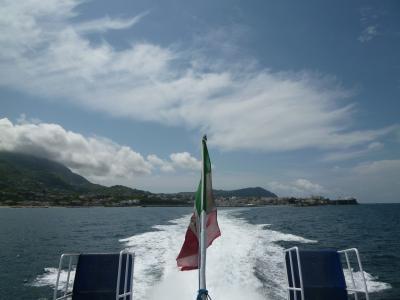 初夏の優雅なバカンス　ナポリのイスキア島♪　Ｖｏｌ５０（第８日目昼）　☆イスキア島から高速船でナポリへ♪船上から素晴らしい景色を眺めて♪