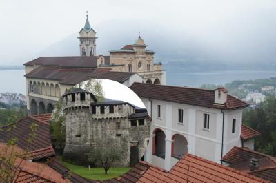 マッジョーレ湖に南欧風の家並みのロカルノ