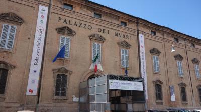 モデナのPalazzo dei Museiは地震の影響で一部閉館中。地震の影響は大きい。