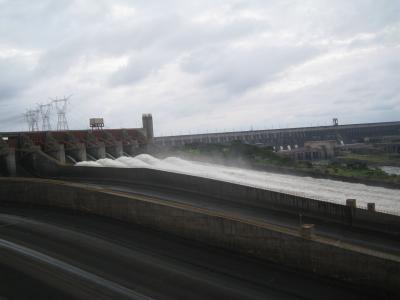 イタイプー水力発電所 ＆ モンダウの滝