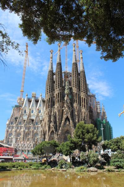 JAJで行く往復直行チャーター便・華麗にスペイン大周遊９日間二日目（バルセロナ市内観光・ガウディのの作品群）