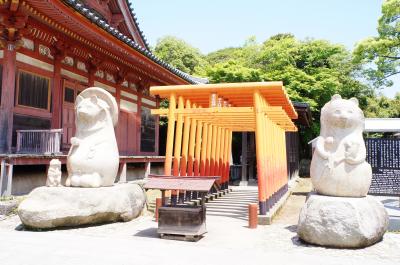 2013年　5月　四国狸の総大将「太三郎狸」と「セカチュウ」のロケ地である石の里庵治(あじ）