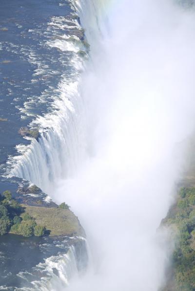 祝！（やっと）世界３大瀑布制覇。アフリカ・ジンバブエでのビクトリアの滝、エレファントサファリツアー、ビクトリア　フォールズ　ホテル滞在記、アフリカンディナー体験。