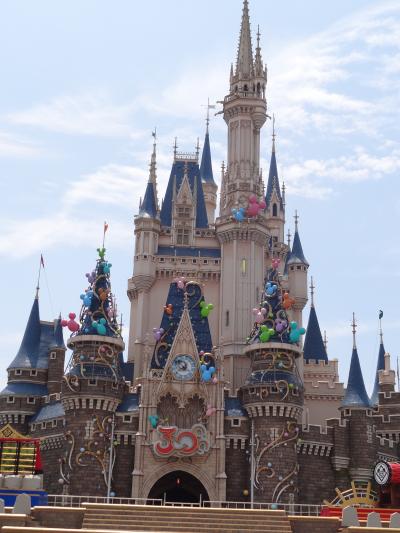 30周年のディズニーランド - YouTube