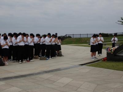 「沖縄の４日間」（１２）沖縄戦没者慰霊霊園にて。 