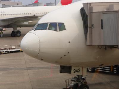 飛行機は雲の上を飛びながら、羽田に到着です。