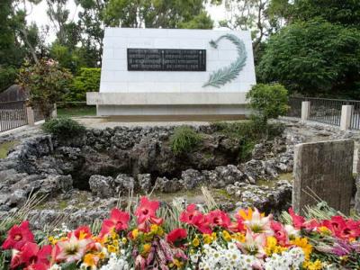 「沖縄の４日間」（１４）南部戦跡「ひめゆりの碑」。