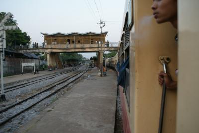ミャンマー、ロンジーをひきずりながら…　その22 　ﾊﾞｺﾞｰのﾏｰｹｯﾄ巡り、列車でﾔﾝｺﾞﾝへ
