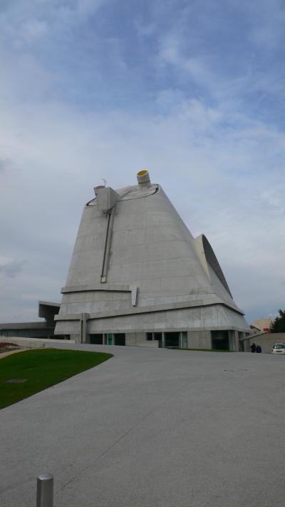 フィルミニのコルビジェ建築