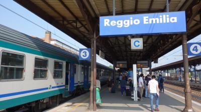 レッジオ・エミーリアまで列車のたび。ボローニャからすぐです。