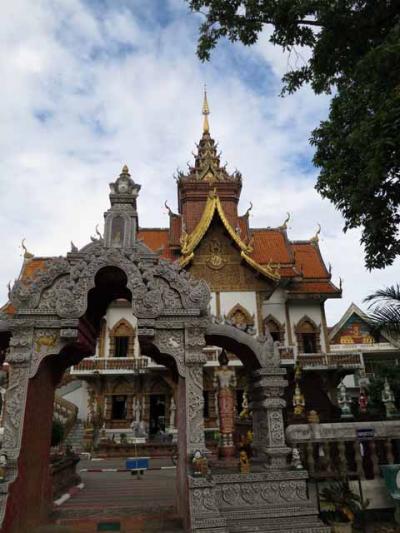 チェンマイで寺巡り。生活に密着してるお寺を中心に観てきました。