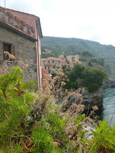 優雅な夏バカンス　イタリア・東リビエラの旅♪　Ｖｏｌ３６（第４日目午前）　☆テッラロ（Tellaro）：美しい漁村テッラロの散歩と素朴な教会と海を優雅に眺めて♪
