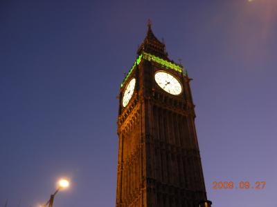 お決まりですけどロンドンの街は歴史と伝統がカッコ良さを引き立てています!